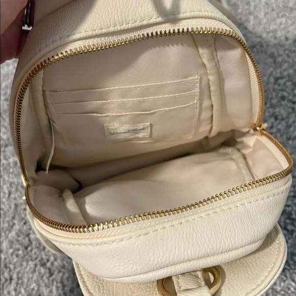 Universal Thread Crossbody Bag - Picture 5 of 7